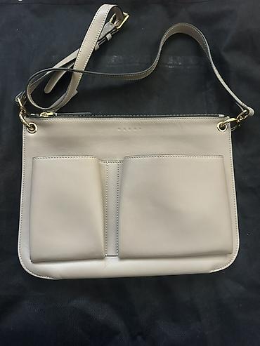 Marni new leather bag
Greige color
Двойная, из Италии была заказана lalafo.az -da Marni new leather bag
Greige color
Двойная, из Италии была заказана