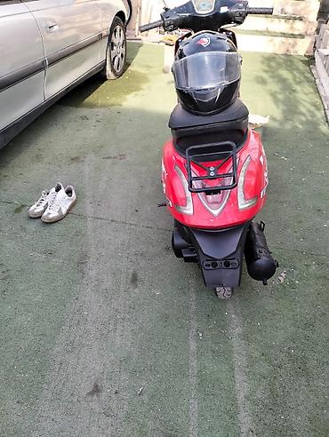 dort tekerlekli motor: Qırmızı rəngli şəhər skuterı - Gövdə: kompakt və yığcam korpus — 3