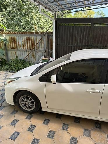 Toyota: Toyota Prius: 2018 г., 1.8 л, Автомат, Гибрид, Хэтчбэк — 2