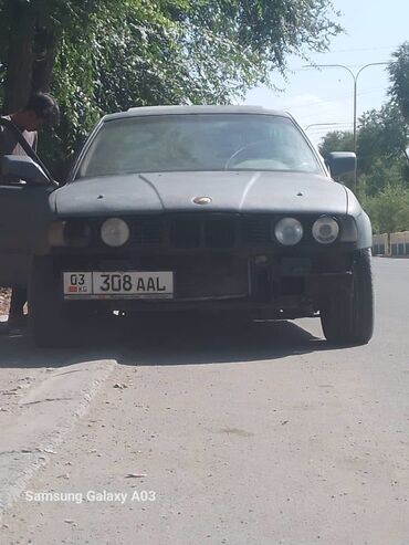 BMW: BMW 5 серии (E34), седан, левый руль. Кыргызстанские номера: 03 KG 308