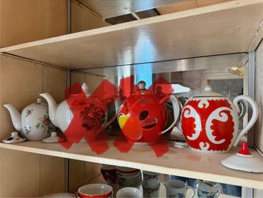 чайник фарфоровый: Продаю чайники ссср фарфоровые Большой остался только красно белый с