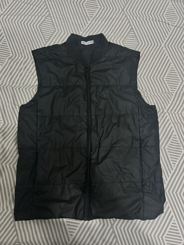 Другая мужская одежда: Продаю безрукавку от Zara, размер S. Покупал в Турции, носил весной и