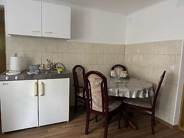 kuce na prodaju vrsac: Izdaje se vikendica od 40m2 u Kajtasovu. Kapaciteta do 4 osobe. Cena — 6