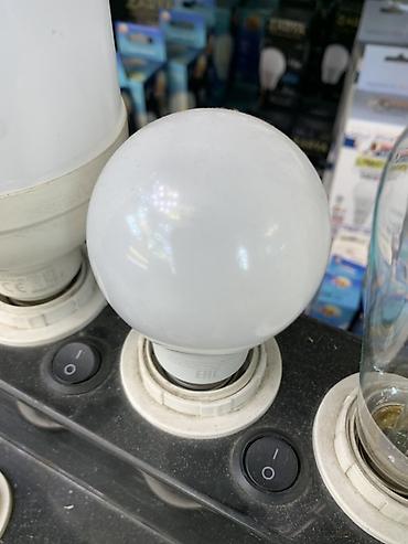 лампа длинная: LED-лампа типа «груша» (A60/А67), матовая колба, цоколь E27. - — 1