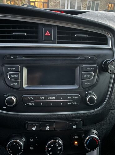 Kia: Kia Ceed: 2016 г., 1.6 л, Механика, Бензин, Хэтчбэк — 13