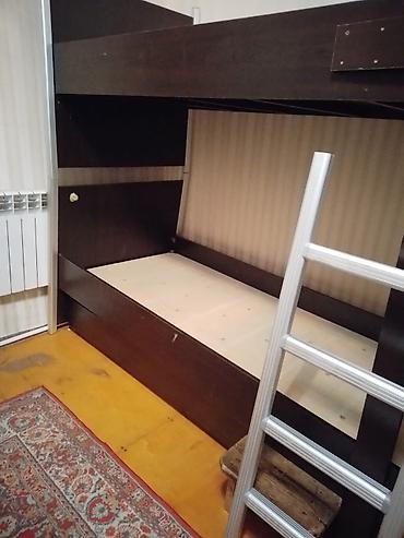 mebel ustu: İki mərtəbəli taxta çarpayı - Material: tünd rəngli laminat/taxta — 1
