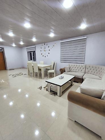 əmlak satışı saytları: 3 otaqlı geniş mənzil – müasir interyer - Geniş salon: künc divan — 1