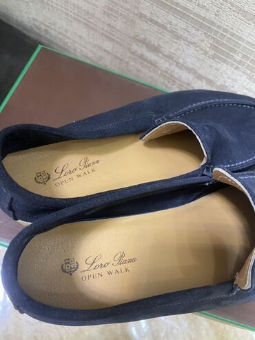 лора пьяно: Элегантные лоферы Loro Piana модели Open Walk синего цвета