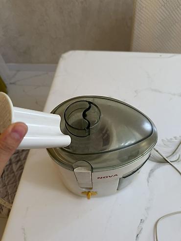 Техника и электроника: Соковыжималка NOVA BJ-18 (Electric Juice Extractor) - Объем: 600 мл — 3
