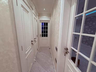 Turniklər və bruslar: Azadlığ metrosuna yaxın9/7-si əla təmirli 3 otağlı ev təcili satılır — 2