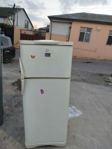 işlənmiş xaladenikler: Б/у 2 двери Indesit Холодильник Продажа, цвет - Белый