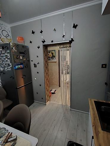 Продажа коттеджей и домов: Продаётся дом с участком 8 соток На участке имеется 2дома, есть газ — 12