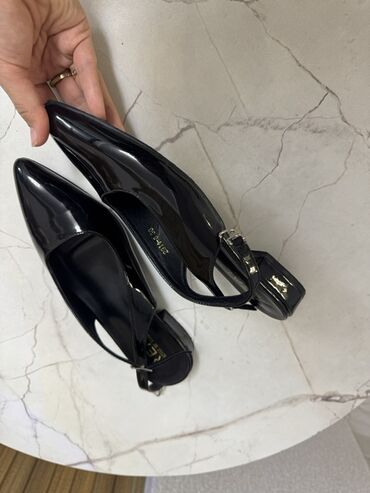 sajda бишкек фото: Лаковые женские туфли slingback - Цвет: черный, глянцевый лак - Форма