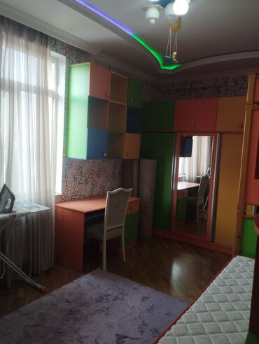 Uzunmüddətli kirayə mənzillər: 1 nəfər qız otaq yoldaşı axtarılır.Yaş aralığı 17-25 Hər otağda 2 — 3