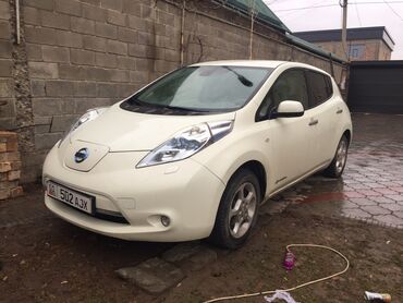 Nissan: Nissan Leaf 2013 3 деланий 30-40 км запас хода есть вложения