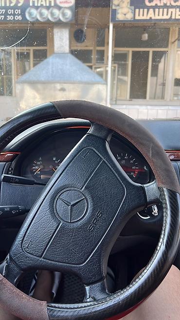 разбитые авто: Mercedes-Benz E-Class: 1997 г., Седан — 3