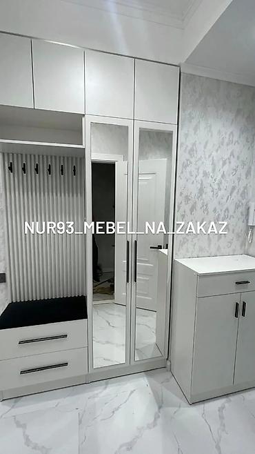 Другая мебель: Компактная прихожая в современном стиле, выполненная в светлых тонах с — 2