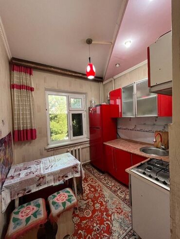 сдается квартира 12 мкр: 3 комнаты, 61 м², 105 серия, 2 этаж, Старый ремонт