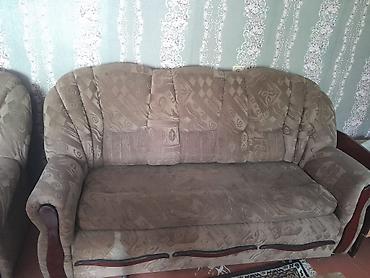 Divanlar: Divan kreslo satılır vəziyyəti qənaətbəxşdir. Bir divan iki kreslo — 1