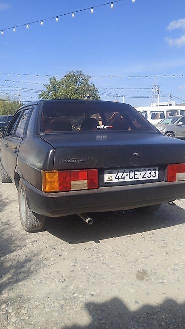 la parretta: Lada Samara (VAZ 2109) – qara rəng, sedan kuzov. Xüsusiyyətlər: - — 1