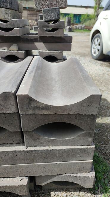 Садовые бордюры: Садовый бордюр, Литой, Бетонный, Овальный, Новый — 8