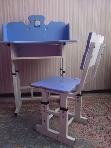 столик офисный: Школьная парта детская мебель 
качество - средняя