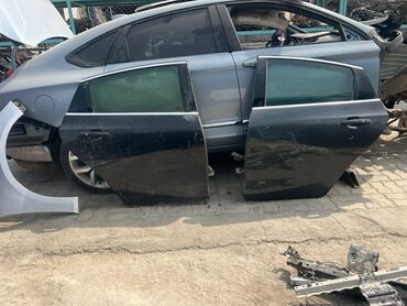 работа водителем категории c: Chevrolet markalı avtomobillər üçün qara rəngdə qapılar. Bu qapılar