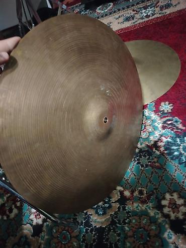 mikrofon mini: Baraban dəsti – 3 zərb aləti + zillər Komplekt: - Snare baraban (mavi — 2