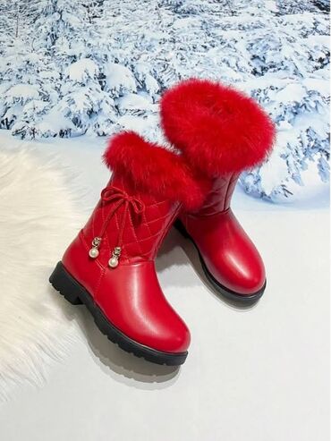 Čizme: Cena:2500din Dostupni brojevi:38 Poručuje se isporuka za desetak — 10