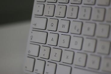 macbook air ucuz: Apple Wireless Keyboard (A1255/A1314 seriyası) – Bluetooth klaviatura — 1