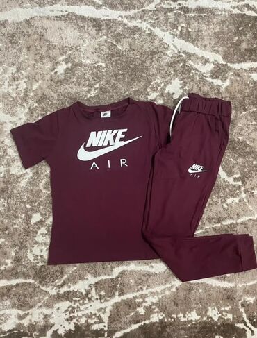 Gornji i donji deo: Nike, Sa ilustracijom, bоја - Bordo — 1