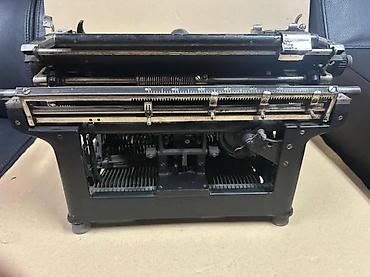 Stari uređaji: Underwood mehanička pisaća mašina – ruska/ćirilična tastatura - — 11