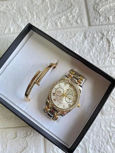 muški ručni sat: Ženski sat + Narukvica u kutiji
Hirurški čelik
Cena:1800din
