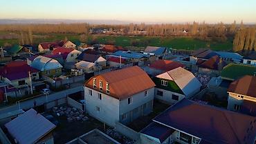Продаётся просторный двухэтажный дом с мансардой в частном секторе at lalafo.kg Продаётся просторный двухэтажный дом с мансардой в частном секторе