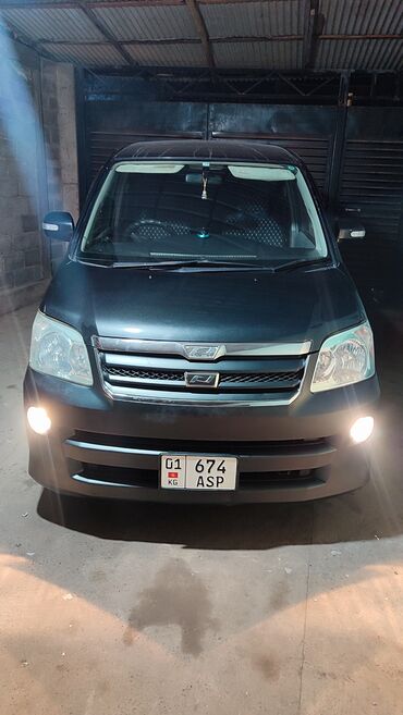 Toyota: Toyota Noah: 2004 г., 2 л, Автомат, Бензин