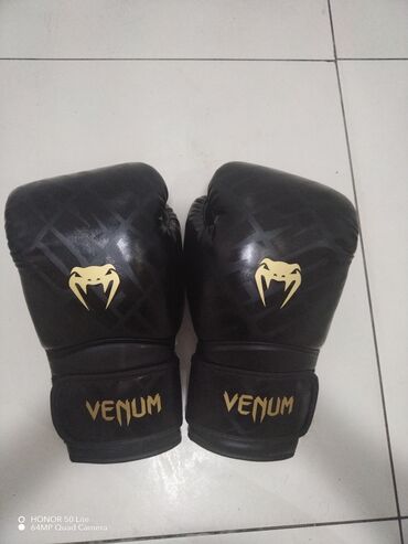 Borilački sportovi: Venum boxing kit includes 14 oz black boxing gloves with gold and — 4