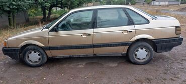 авто соболь: Volkswagen Passat: 1988 г., 1.8 л, Механика, Бензин, Седан