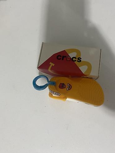 Игрушки: Məhsul: Crocs x McDonald’s temalı mini aksesuar/çantabəzək (açar — 2