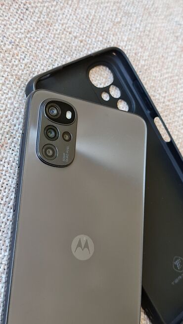 imaju elastina: Motorola Moto G22