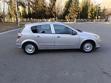 Opel: Opel Astra H – gümüşü rəng, 5 qapılı hetçbek.Hazır maşındı.ikinci — 4