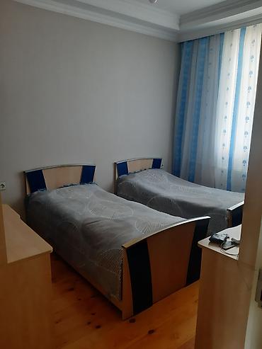 mebel satilir: Oğlan üçün, İşlənmiş, 2 təknəfərlik çarpayı, Yazı masası, Dolab — 3