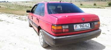 арзан авто машиналар: Красный седан Volkswagen Passat B3, подходящий для повседневного