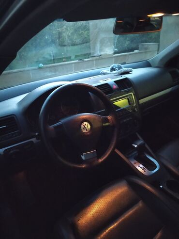 Volkswagen Jetta: 2 l | 2008 il Sedan