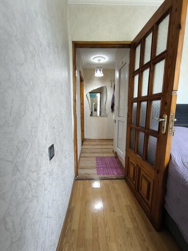 Uzunmüddətli kirayə mənzillər: Tbilisi prospekti yol kənarında Xruşov layihəli binanın 3 mərtəbəsi 2 — 5