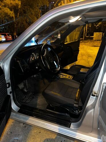 Mercedes-Benz: Salam. Maşin şəxsidir. İline göre yaxşı vəziyyətdədir. Şəkildən də — 9