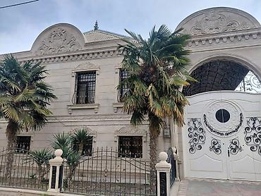 hovuzlu bağ evi: Ev satılır Sadıllıda iki mərtəbəlidir .Ev qoşa daşla tikilib — 2