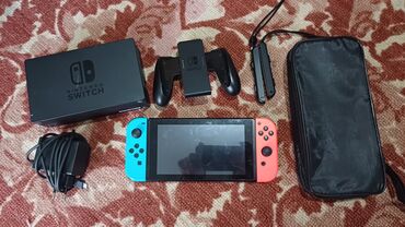 Nintendo Switch: Продаю nintendo switch состояние хорошее полный комплект + картридж