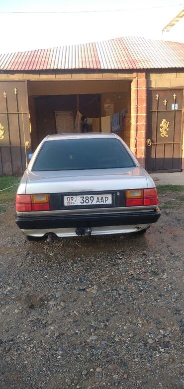 авто с российским номером: Audi 100: 1990 г., 2 л, Механика, Бензин, Седан