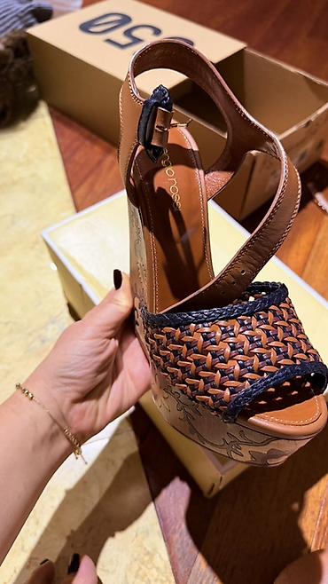 Basanoşka və səndəllər: 37 ölçü Brend: Sergio Rossi (daxili tabaqda loqo). Retro-boho üslubunu — 2