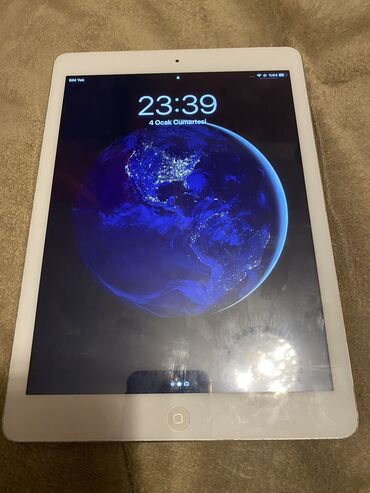 Apple iPad: İpad Air 32Gb, sadəcə knopkası tərpənir başqa problemi yoxdur. Üstündə